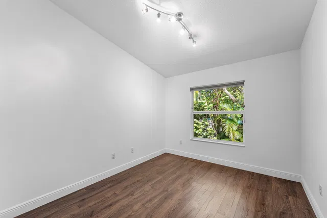 Unit 505 photo 21