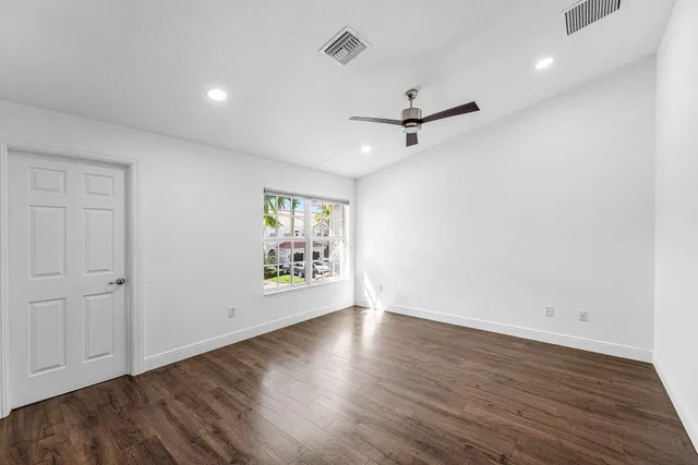 Unit 505 photo 28