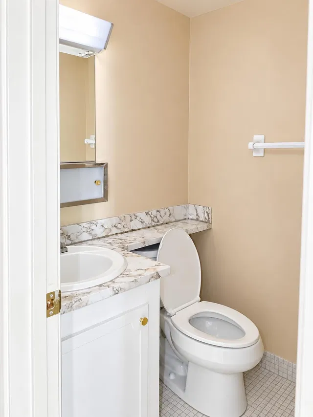 Unit 215 photo 5