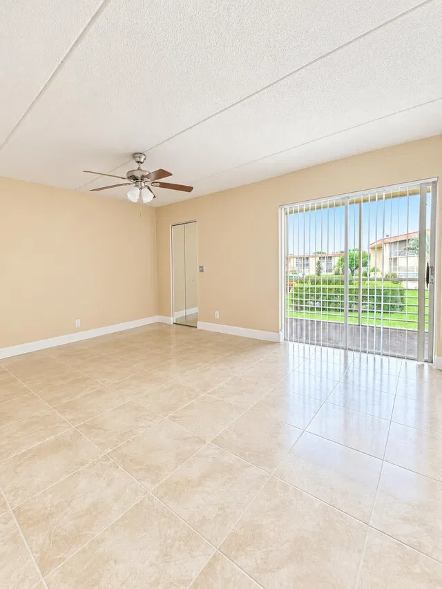 Unit 215 photo 6