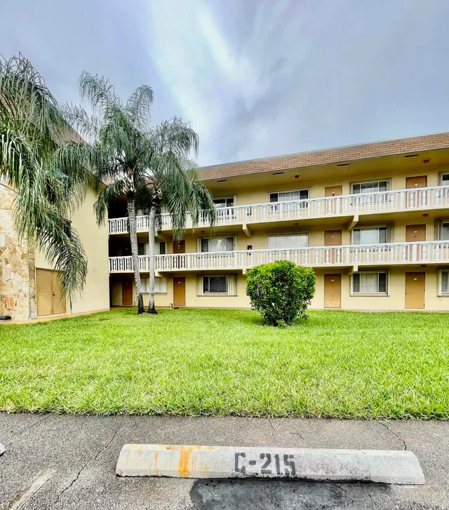 Unit 215 photo 9