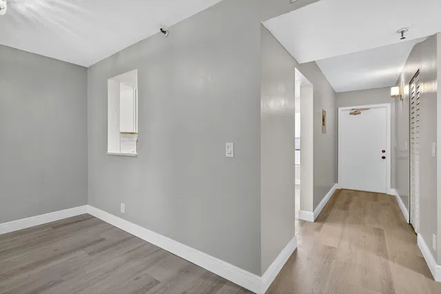Unit 309 photo 9