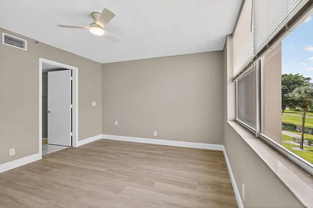 Unit 309 photo 13