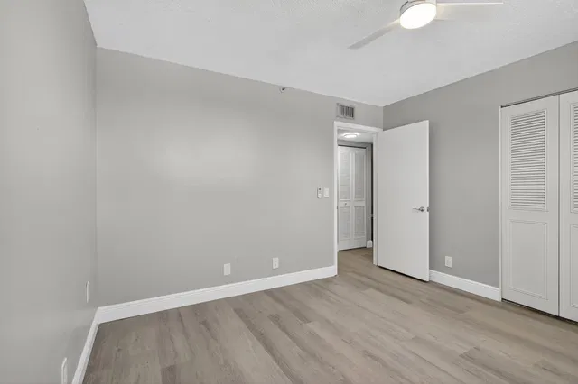 Unit 309 photo 16