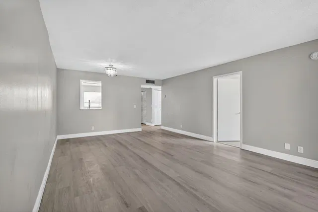 Unit 309 photo 26