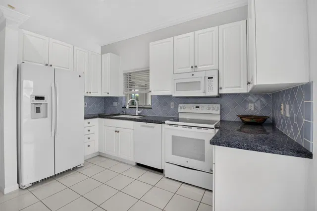  Residence photo 17