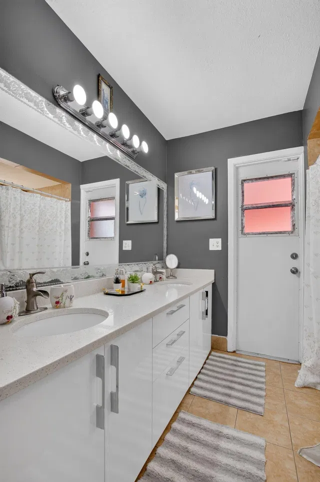  Residence photo 34