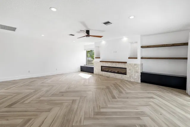 Residence photo 16