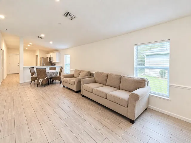 Residence photo 5