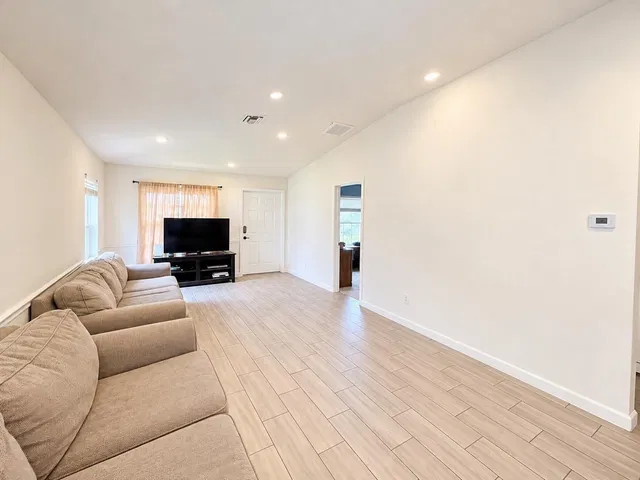Residence photo 6