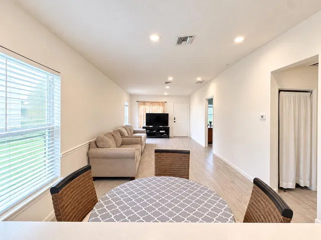 Residence photo 9