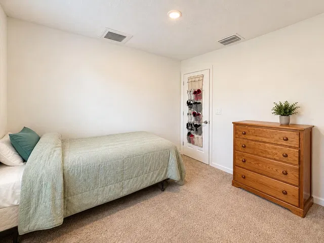 Residence photo 17
