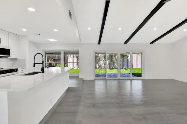 Residence photo 5