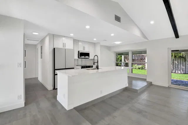 Residence photo 6