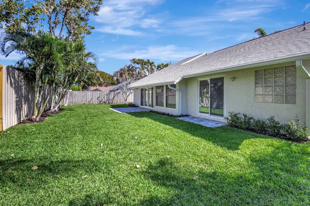 Residence photo 33