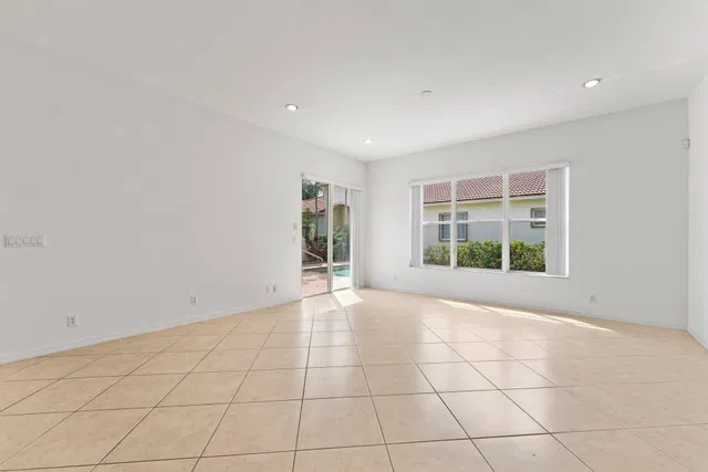 Residence photo 19