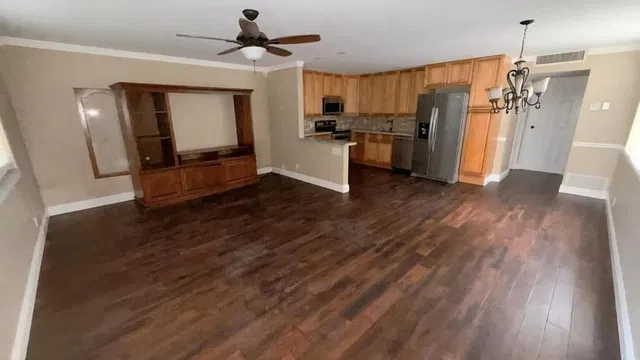 Unit 634 photo 3