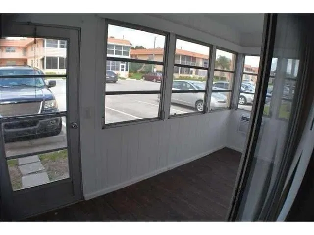 Unit 634 photo 9