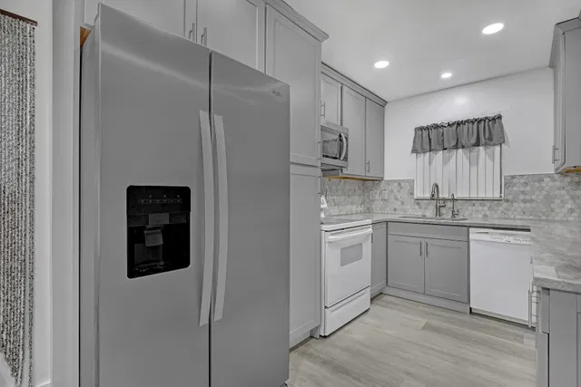 Unit 215 photo 6