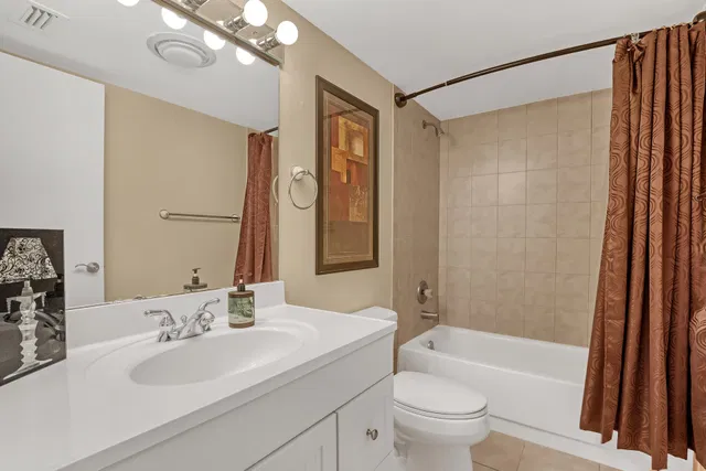 Unit 215 photo 12