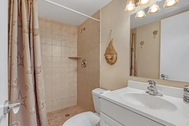 Unit 215 photo 15