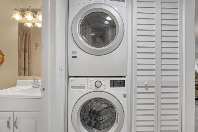 Unit 215 photo 17