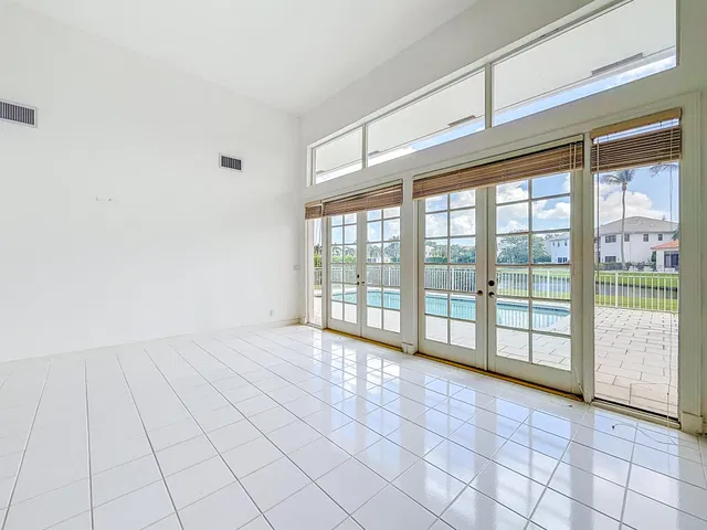 Residence photo 5