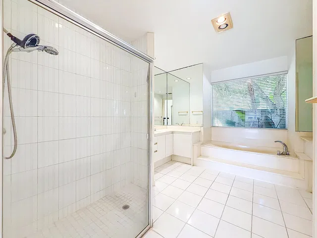 Residence photo 12
