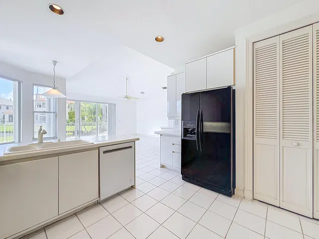Residence photo 32