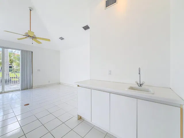 Residence photo 34