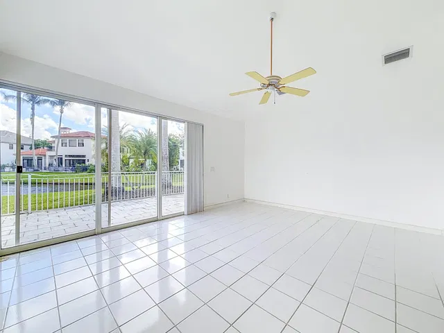 Residence photo 41