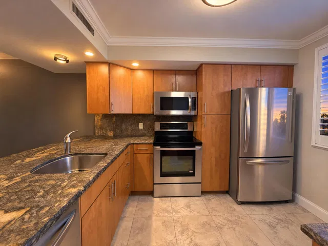 Unit 405 photo 5