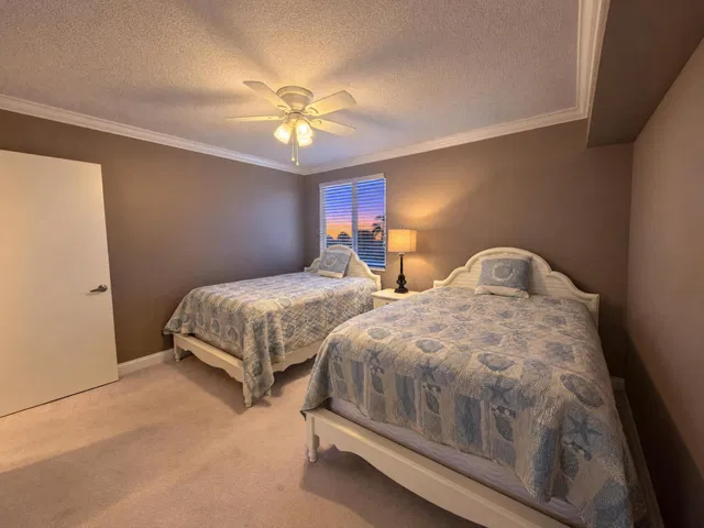 Unit 405 photo 9