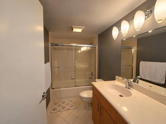 Unit 405 photo 11