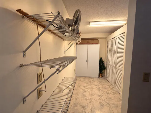 Unit 405 photo 18