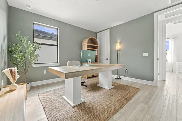 Residence photo 65
