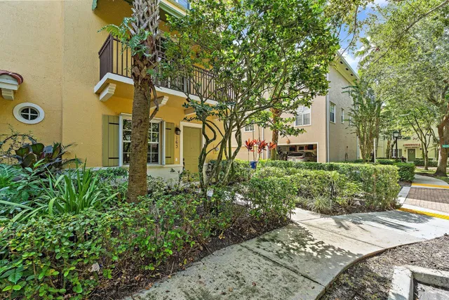  Residence photo 4
