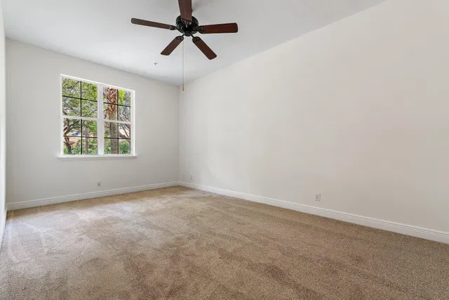 Residence photo 8