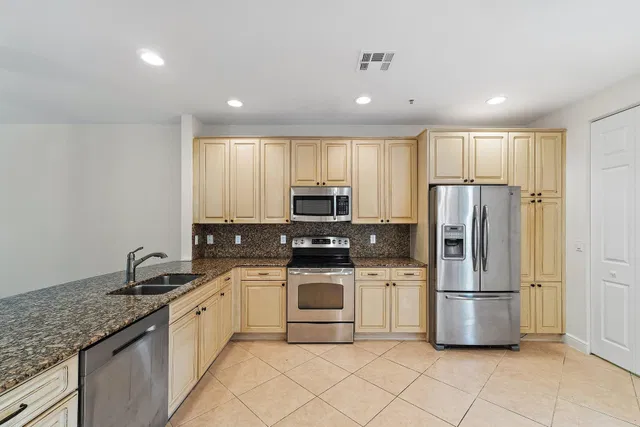  Residence photo 12