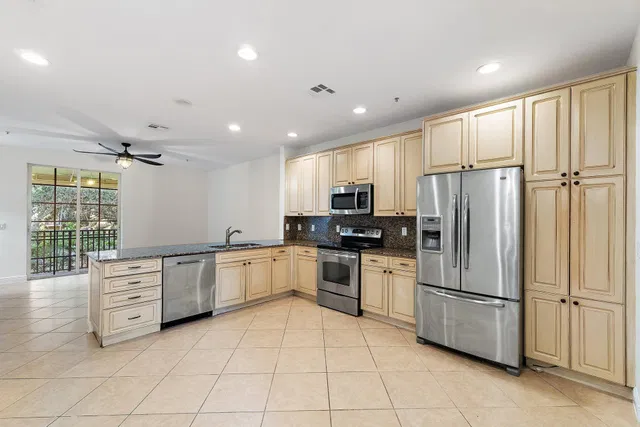  Residence photo 15