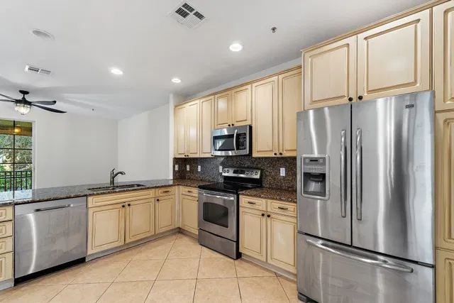  Residence photo 16