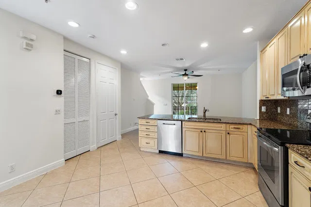  Residence photo 17