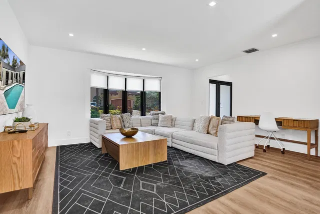 Residence photo 25