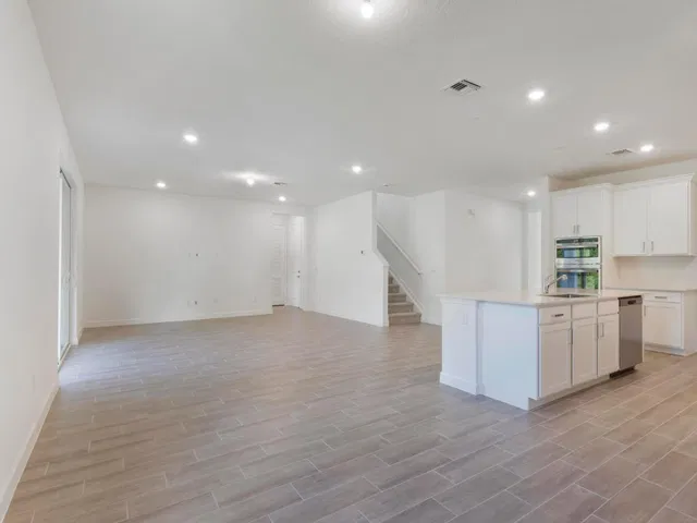  Residence photo 24