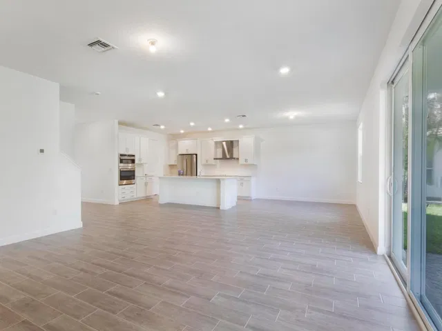  Residence photo 30