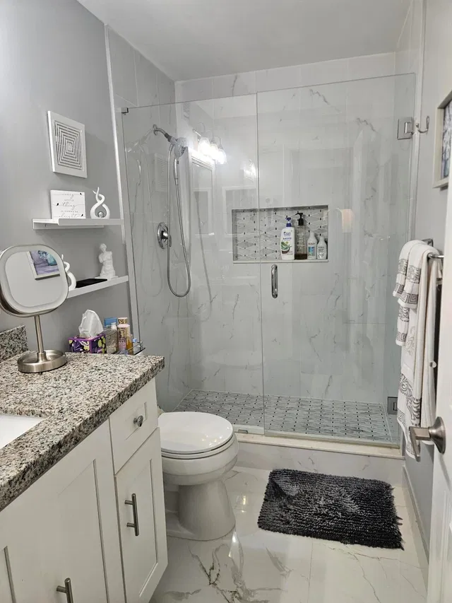 Unit 128 photo 11