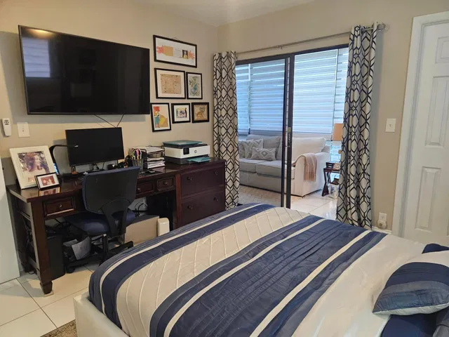 Unit 128 photo 15
