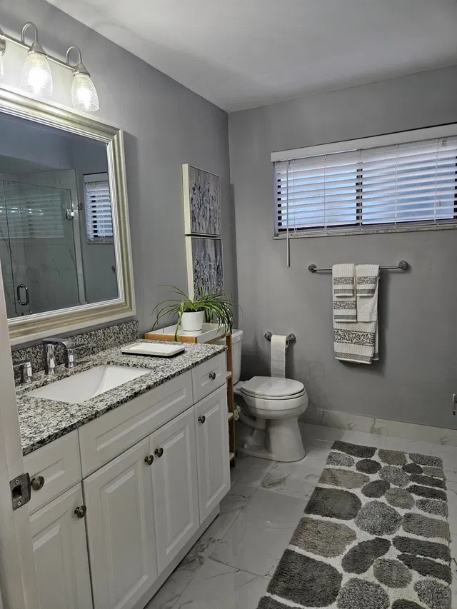 Unit 128 photo 16