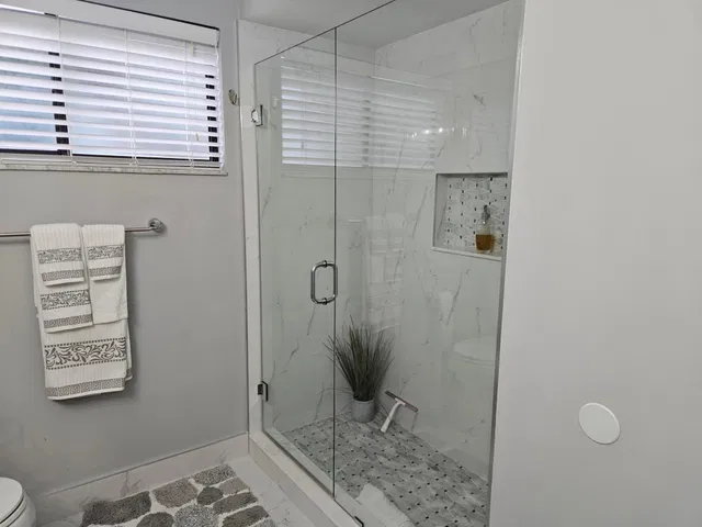 Unit 128 photo 17