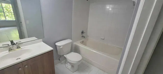 Unit 206 photo 8